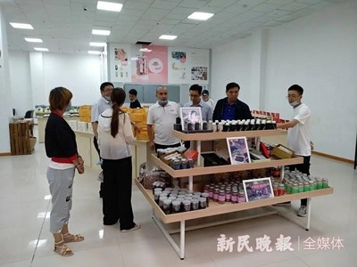 上海二道橋文化旅游公司來(lái)喀什地區(qū)考察調(diào)研