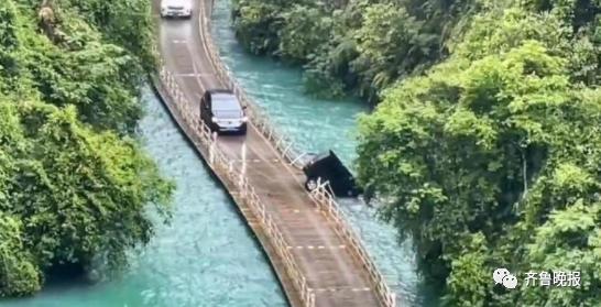 網紅景點浮橋墜車致5人遇難，曾宣傳“可過坦克”技術引質疑